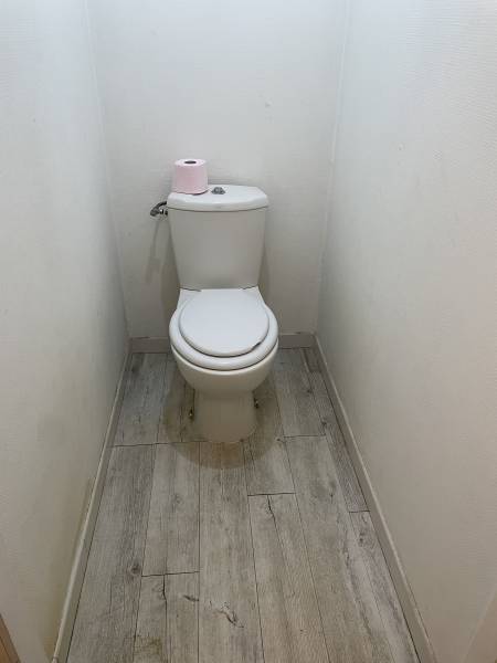 Remplacement d’un WC au sol par un WC suspendu GEBERIT !