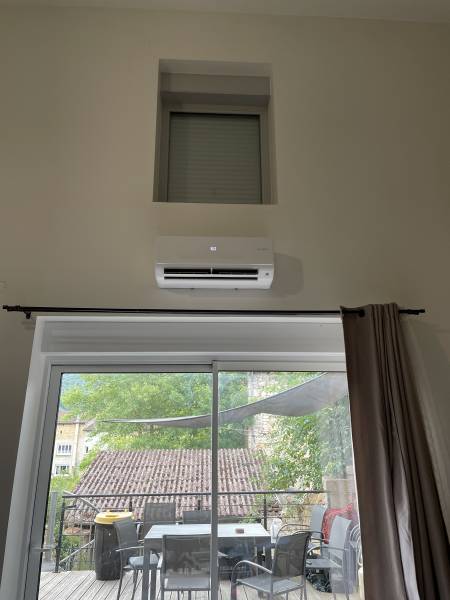 Installation Bosch Climate 5000m tri-split à Bettant (01)