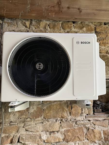 Installation Bosch Climate 5000m tri-split à Bettant (01)